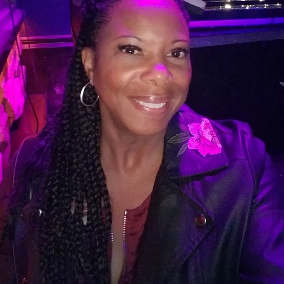 Meet your Posher, Cynthia - Picture 1 of 1